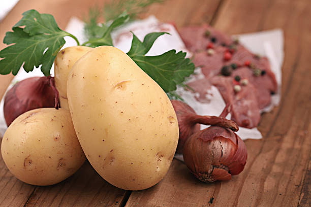 خرید سیب زمینی همدان + قیمت فروش استثنایی